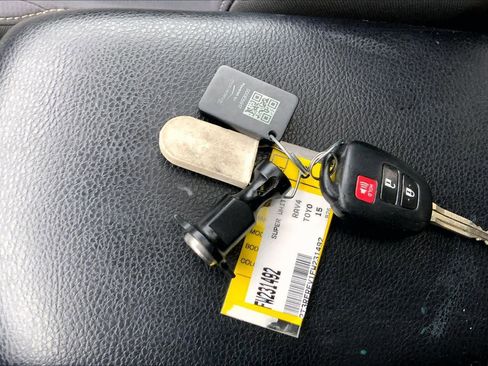 Used 2015 Toyota RAV4 XLE image 15