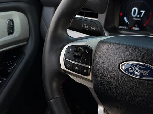 Certified 2025 Ford Explorer Active w/ Active Comfort Package AWD/4WD image 9