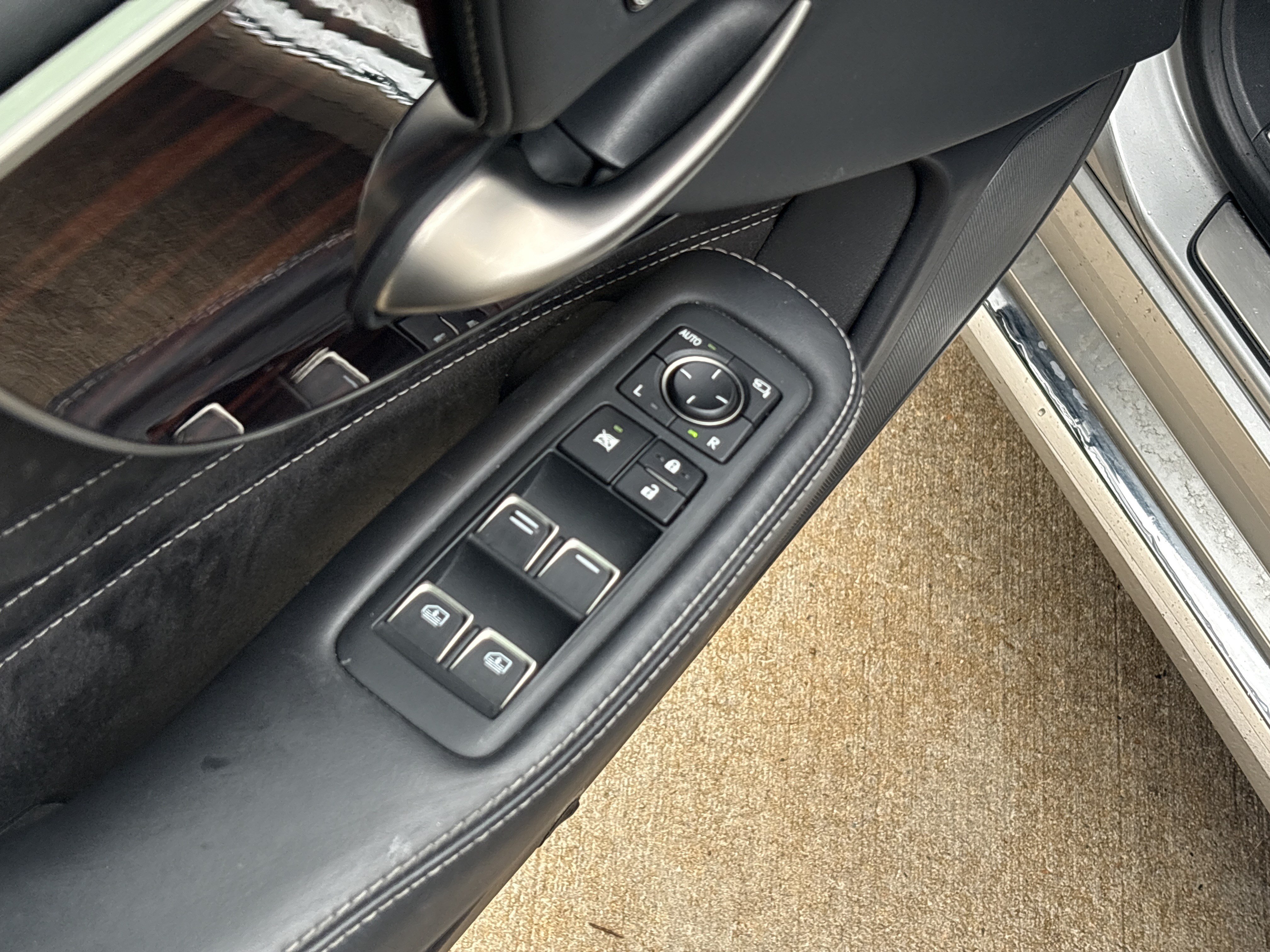 Used 2018 Lexus LS 500 AWD w/ Luxury Package image 15