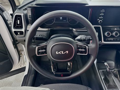 Used 2022 Kia Sorento LX image 14