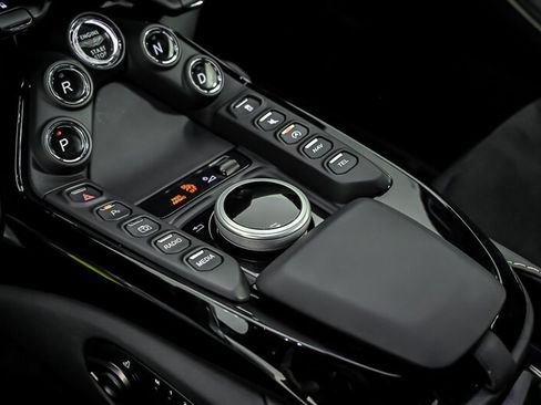 Used 2023 Aston Martin V8 Vantage Coupe RWD image 30