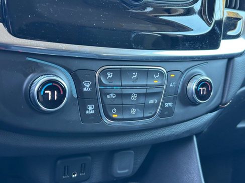 Used 2021 Chevrolet Traverse LS image 14