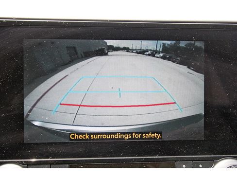 Used 2024 Toyota Highlander XLE FWD image 25