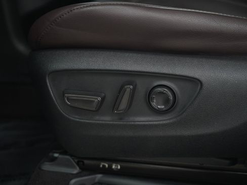 Used 2023 Toyota Sienna Platinum AWD/4WD image 30