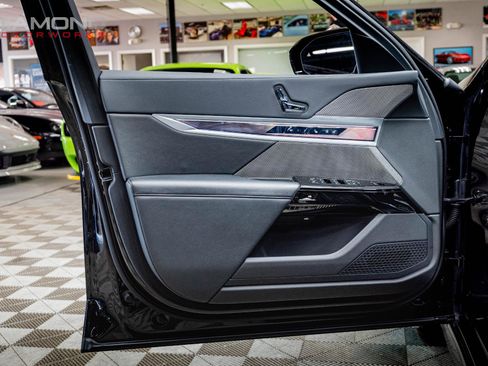 Used 2023 BMW i7 xDrive60 image 15