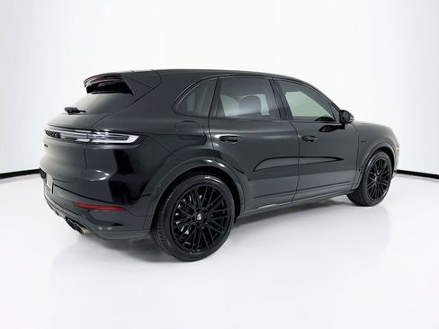 Certified 2026 Porsche Cayenne Turbo AWD/4WD image 9