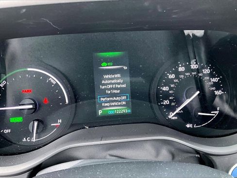 Used 2022 Toyota Sienna XLE image 18