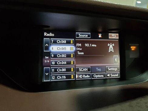 Used 2016 Lexus ES 350 w/ Luxury Package w/Wood Trim image 31