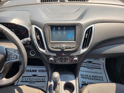 Used 2018 Chevrolet Equinox LT image 17