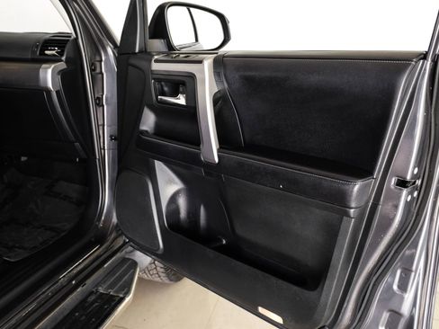 Used 2018 Toyota 4Runner SR5 image 37