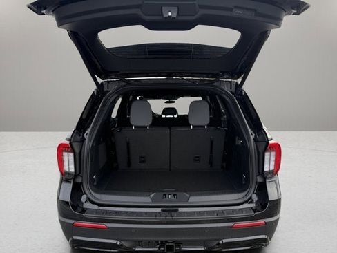 New 2026 Ford Explorer ST-Line w/ ST-Line Street Pack image 7