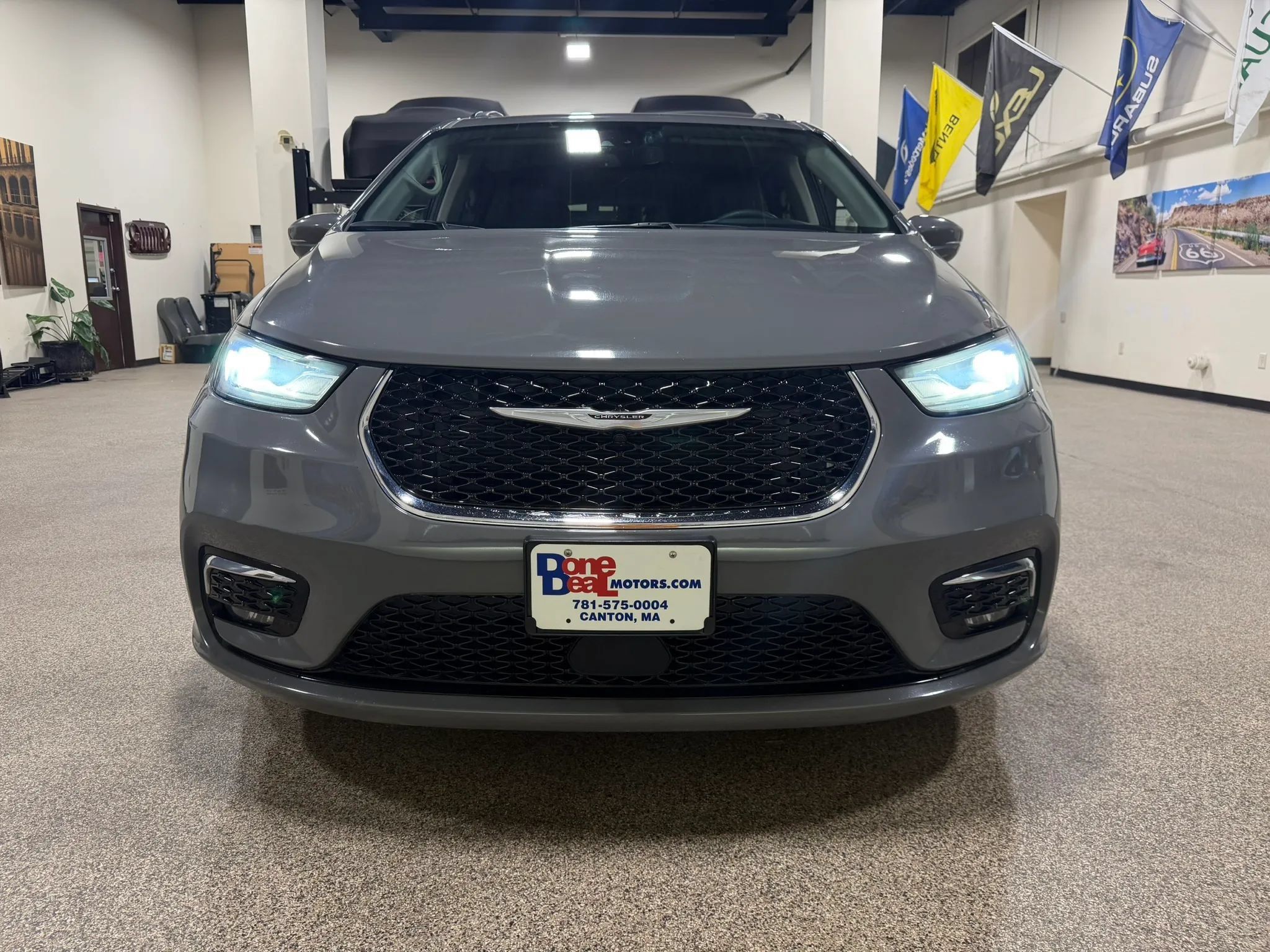 Used 2022 Chrysler Pacifica Touring-L FWD image 62