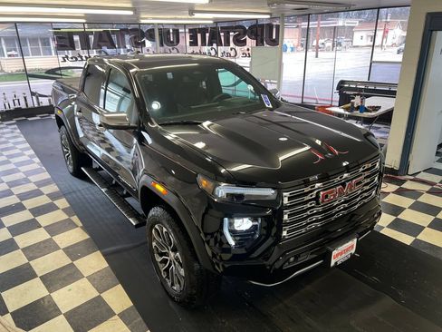 Used 2025 GMC Canyon Denali AWD/4WD image 19