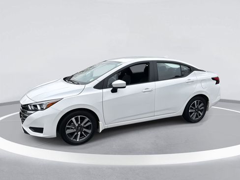 Used 2024 Nissan Versa SV w/ Trunk Package image 5