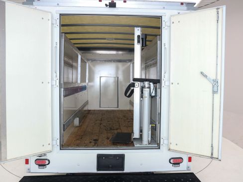 Used 2022 Ford Transit 350 DRW AWD image 9
