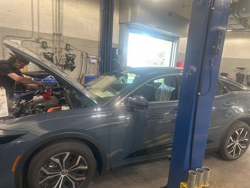 Used 2025 Toyota Crown XLE image 4