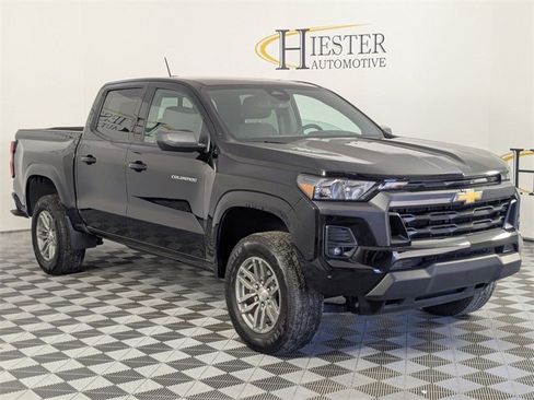 Used 2024 Chevrolet Colorado LT w/ LT Convenience Package image 2
