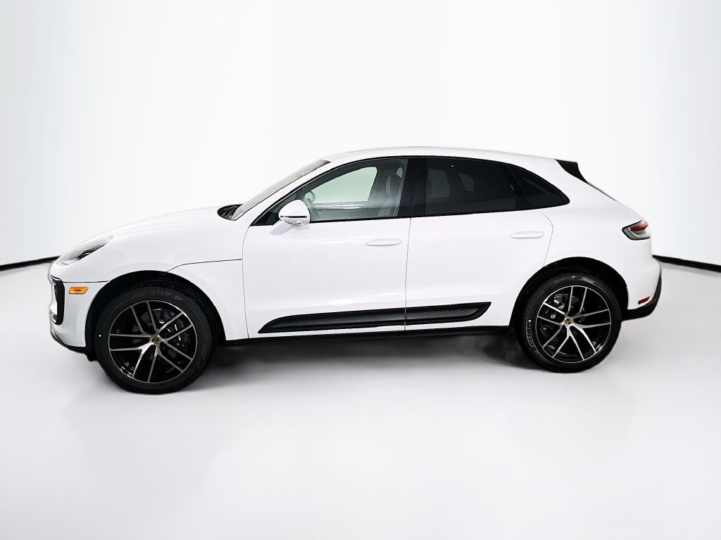 Certified 2026 Porsche Macan AWD/4WD image 2