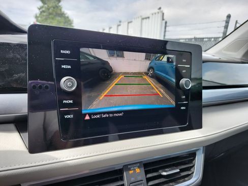 New 2025 Volkswagen Taos SEL image 9