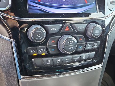 Used 2020 Jeep Grand Cherokee Limited image 25