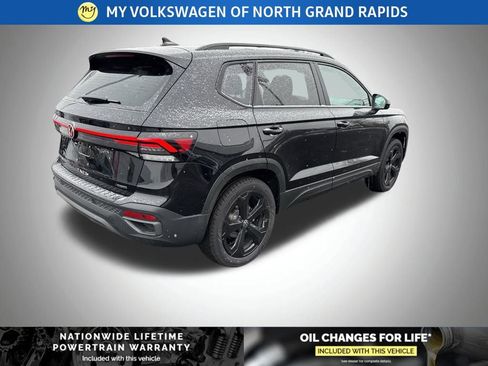 New 2026 Volkswagen Taos SE image 3
