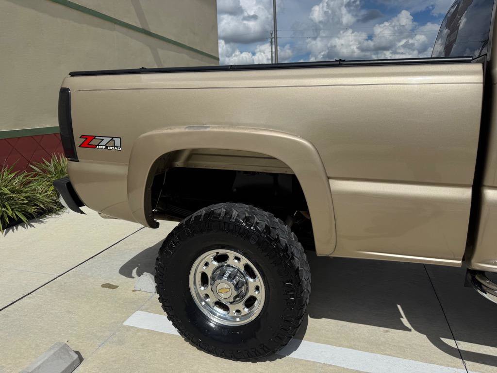 Used 2004 Chevrolet Silverado 2500 LT w/ Skid Plate Package AWD/4WD image 24