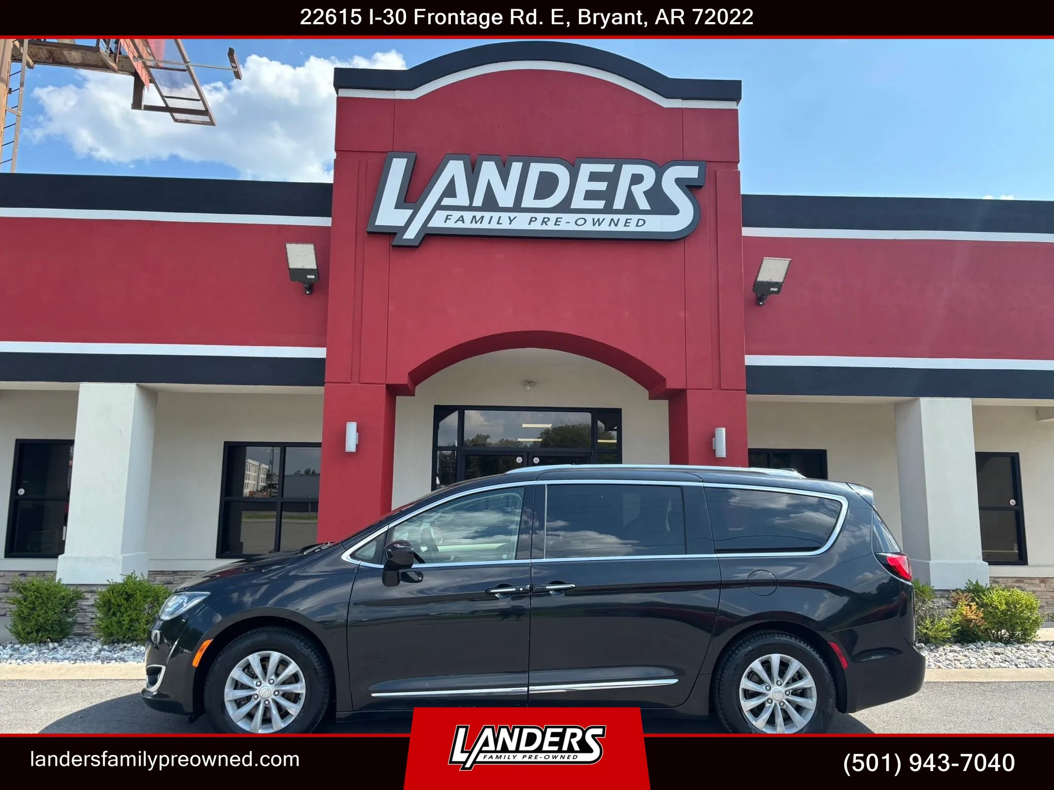 Used 2018 Chrysler Pacifica Touring-L FWD image 1