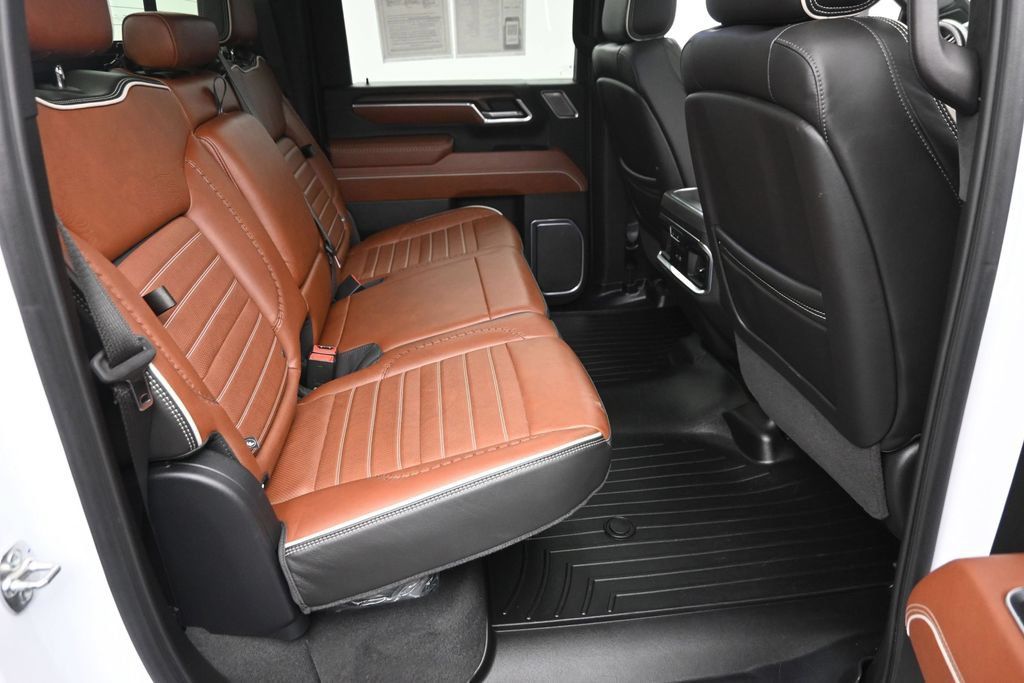 Used 2025 GMC Sierra 2500 Denali Ultimate AWD/4WD image 10