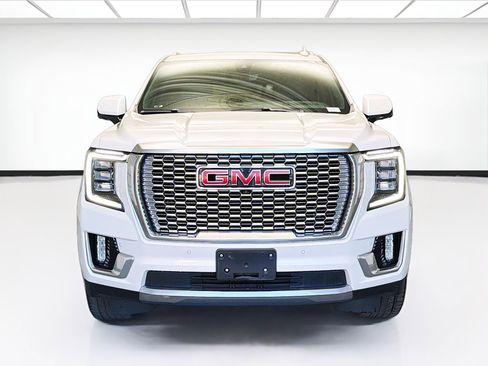 Used 2021 GMC Yukon Denali w/ Denali Premium Package image 2