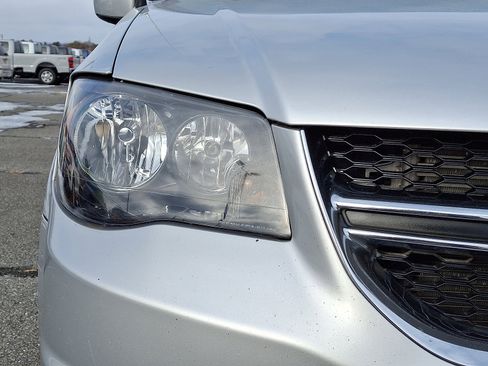 Used 2012 Dodge Grand Caravan SXT image 9