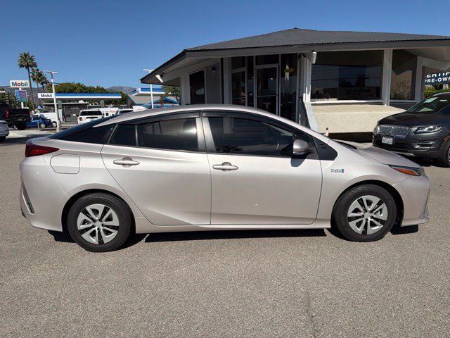Used 2021 Toyota Prius Prime XLE w/ Carpet Mat Package (TMS) FWD image 8