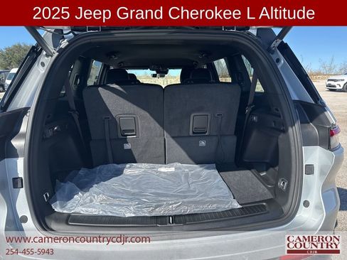 New 2025 Jeep Grand Cherokee L Laredo image 15
