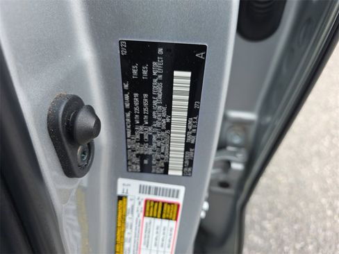 Used 2024 Toyota Highlander XLE image 43