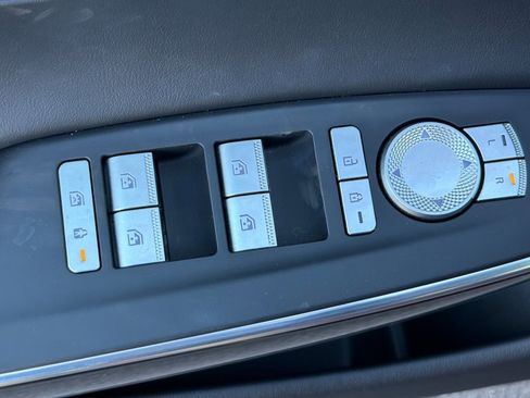 Used 2025 Genesis GV70 2.5T image 14