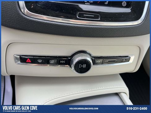 Certified 2025 Volvo XC90 B5 Core w/ Protection Package Premier image 30