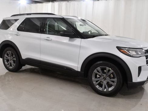 New 2026 Ford Explorer Active w/ Active Comfort Package AWD/4WD image 5