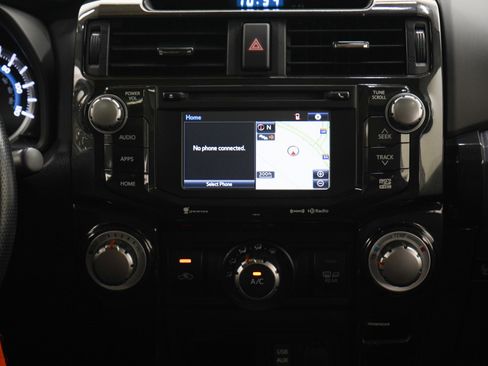 Used 2018 Toyota 4Runner TRD Off-Road Premium AWD/4WD image 15