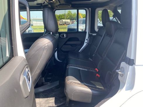 Used 2021 Jeep Wrangler Unlimited Sahara AWD/4WD image 12