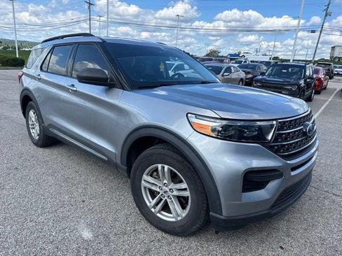 Used 2021 Ford Explorer XLT AWD/4WD image 3