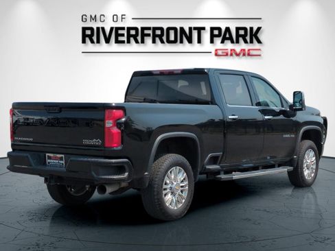 Used 2023 Chevrolet Silverado 3500 High Country w/ Technology Package AWD/4WD image 3