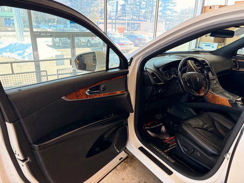 Used 2017 Lincoln MKX Select w/ Select Plus Package AWD/4WD image 53
