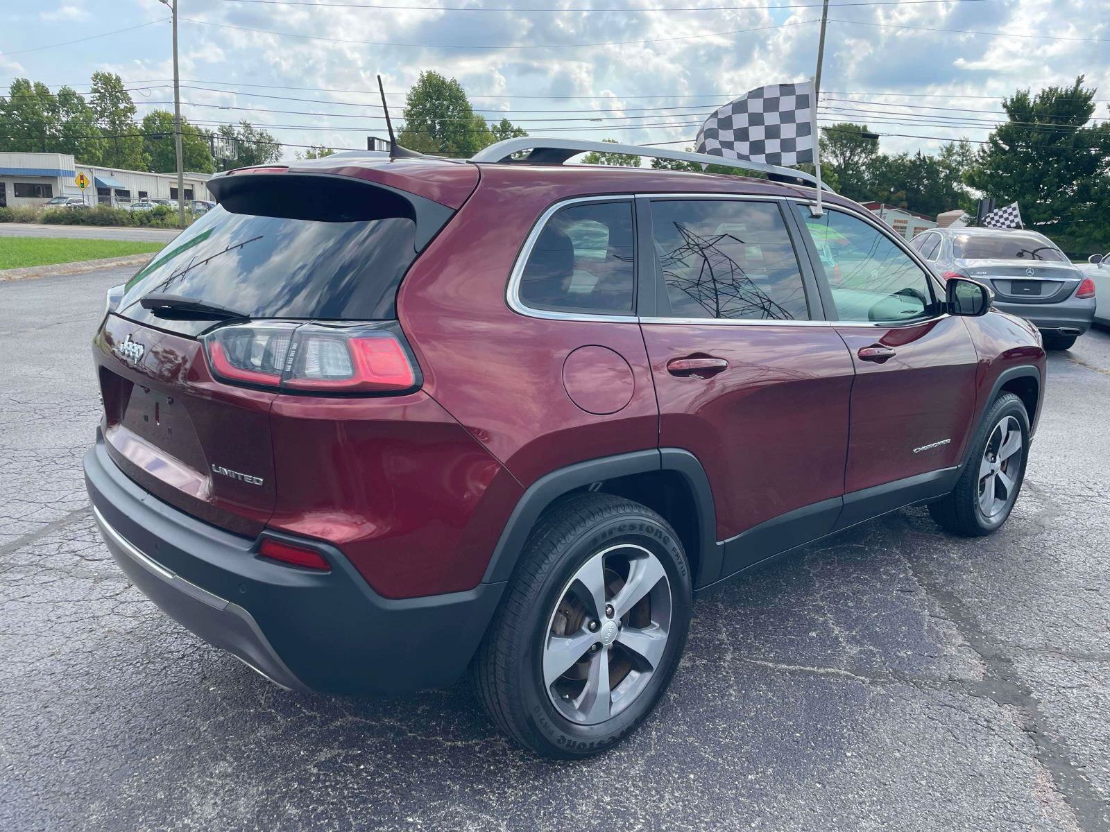 Used 2019 Jeep Cherokee Limited AWD/4WD image 9