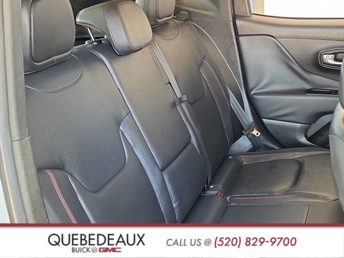 Used 2018 Jeep Renegade Trailhawk AWD/4WD image 25