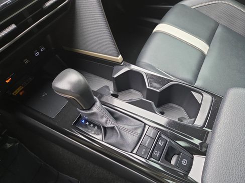 Used 2025 Toyota Camry SE w/ Convenience Package image 22