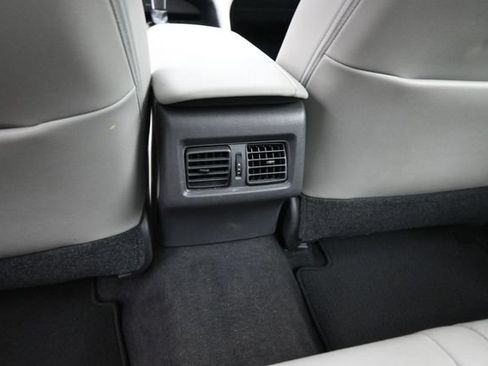 Used 2021 Toyota Camry XLE FWD image 24