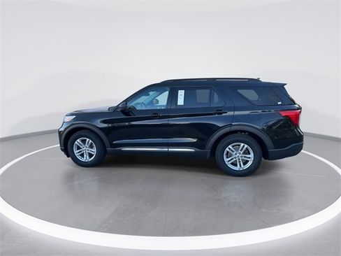 Certified 2021 Ford Explorer XLT w/ Equipment Group 202A image 4