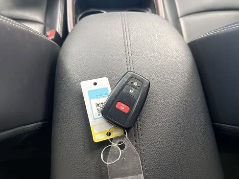 Used 2020 Toyota RAV4 Limited image 37