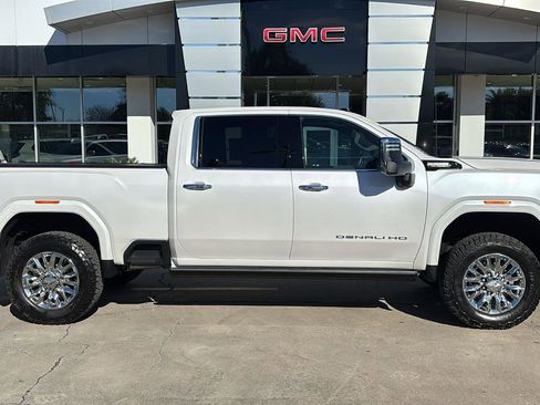 Certified 2025 GMC Sierra 2500 Denali Ultimate image 9