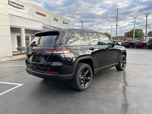 New 2025 Jeep Grand Cherokee Altitude image 2