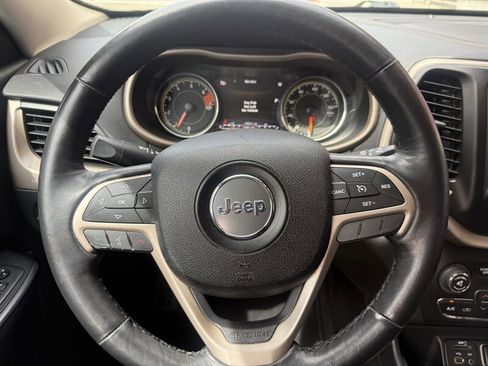 Used 2016 Jeep Cherokee Limited image 38